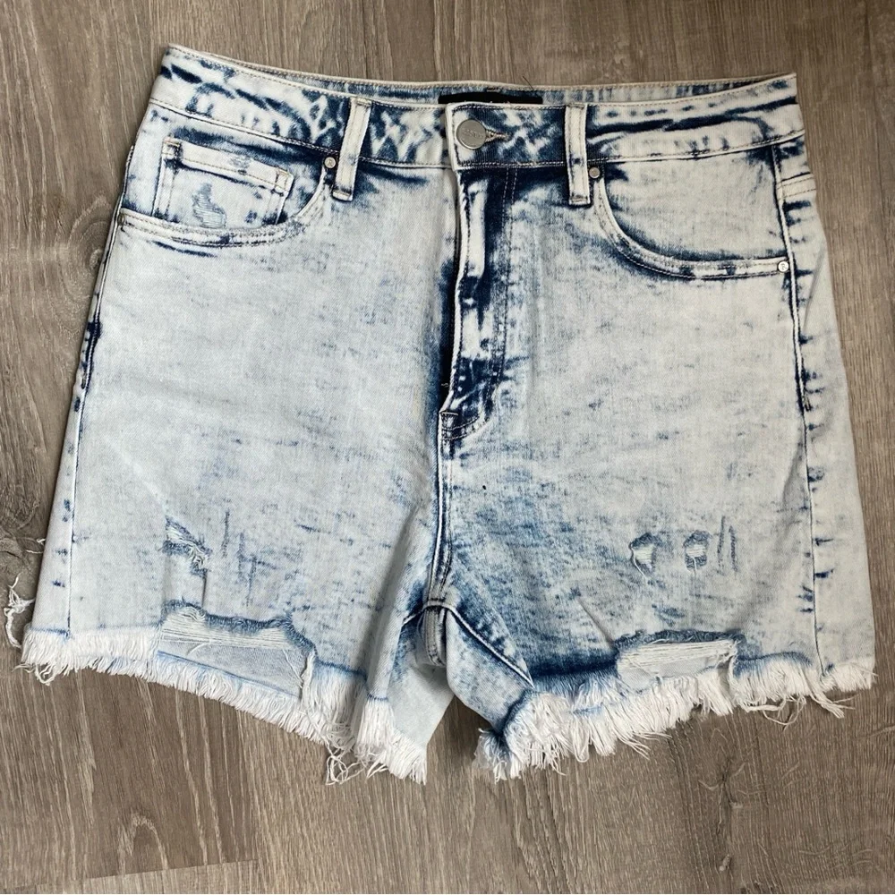 Risen Jean Cutoff Shorts - Picture 3 of 6